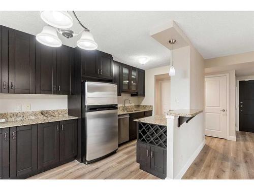 701-733 14 Ave Sw, Calgary, AB - Indoor Photo Showing Kitchen With Stainless Steel Kitchen With Upgraded Kitchen