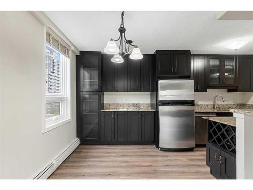 701-733 14 Ave Sw, Calgary, AB - Indoor Photo Showing Kitchen With Stainless Steel Kitchen