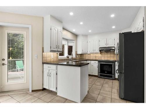 492 Silvergrove Gardens Nw, Calgary, AB - Indoor Photo Showing Kitchen