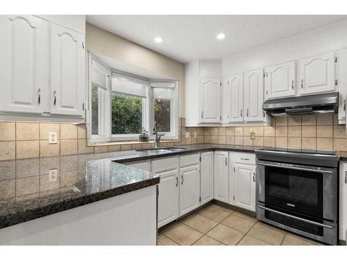 492 Silvergrove Gardens Nw, Calgary, AB - Indoor Photo Showing Kitchen