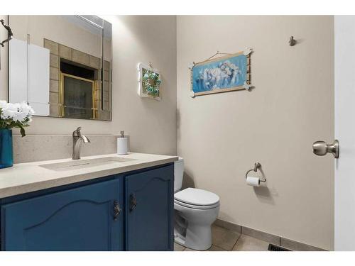 492 Silvergrove Gardens Nw, Calgary, AB - Indoor Photo Showing Bathroom