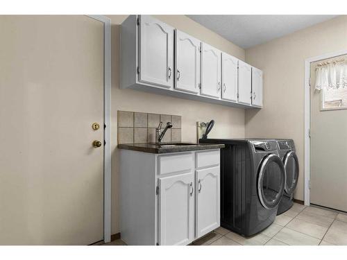 492 Silvergrove Gardens Nw, Calgary, AB - Indoor Photo Showing Laundry Room