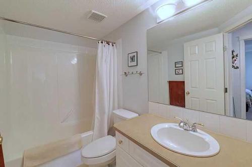 1212-7451 Springbank Boulevard Sw, Calgary, AB - Indoor Photo Showing Bathroom