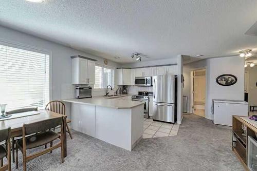 1212-7451 Springbank Boulevard Sw, Calgary, AB - Indoor Photo Showing Kitchen