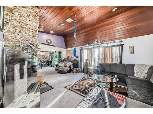 13000 84 Street Se, Calgary, AB - Indoor Photo Showing Living Room