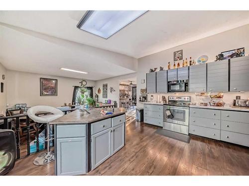 13000 84 Street Se, Calgary, AB - Indoor Photo Showing Kitchen