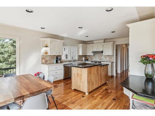 39 Anatapi Lane Sw, Calgary, AB - Indoor Photo Showing Kitchen