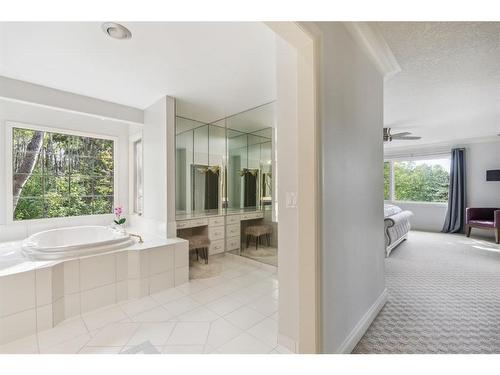 39 Anatapi Lane Sw, Calgary, AB - Indoor Photo Showing Bathroom