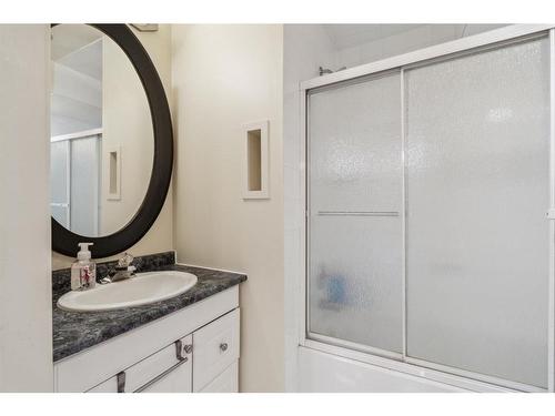 39 Anatapi Lane Sw, Calgary, AB - Indoor Photo Showing Bathroom