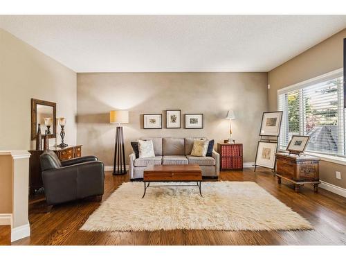 515 Sierra Morena Place Sw, Calgary, AB - Indoor Photo Showing Living Room