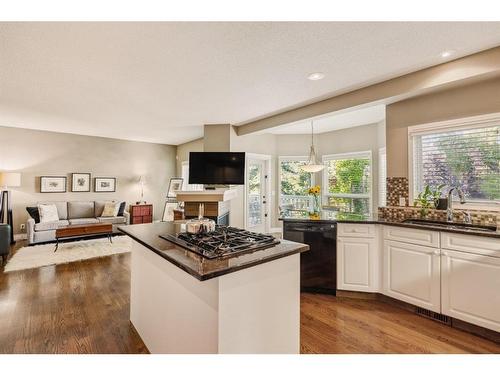 515 Sierra Morena Place Sw, Calgary, AB - Indoor Photo Showing Kitchen