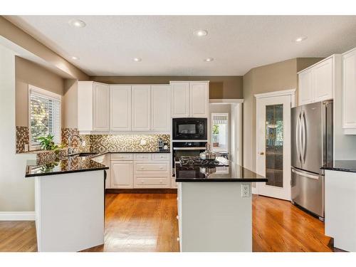 515 Sierra Morena Place Sw, Calgary, AB - Indoor Photo Showing Kitchen With Upgraded Kitchen