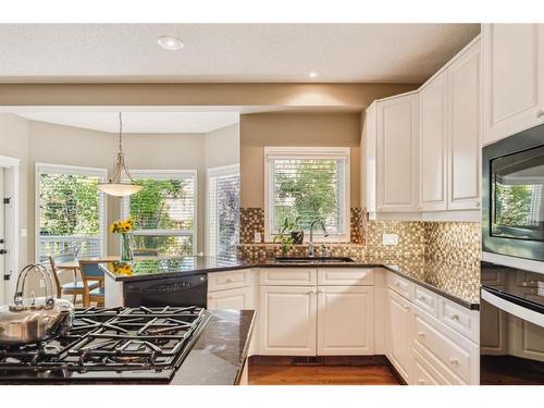 515 Sierra Morena Place Sw, Calgary, AB - Indoor Photo Showing Kitchen With Upgraded Kitchen