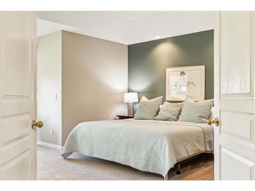 515 Sierra Morena Place Sw, Calgary, AB - Indoor Photo Showing Bedroom