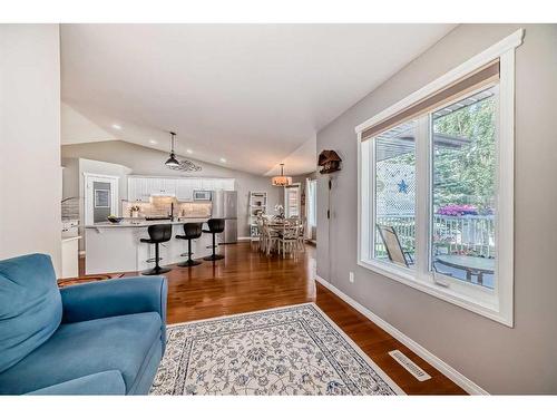 526 Carriage Lane Drive, Carstairs, AB - Indoor Photo Showing Living Room