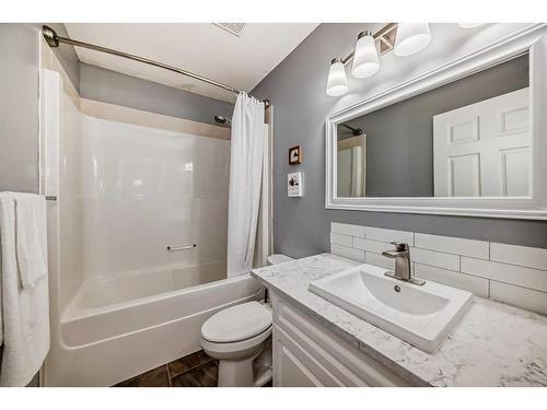 526 Carriage Lane Drive, Carstairs, AB - Indoor Photo Showing Bathroom