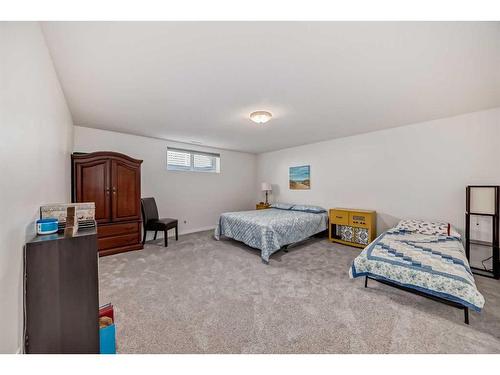 526 Carriage Lane Drive, Carstairs, AB - Indoor Photo Showing Bedroom