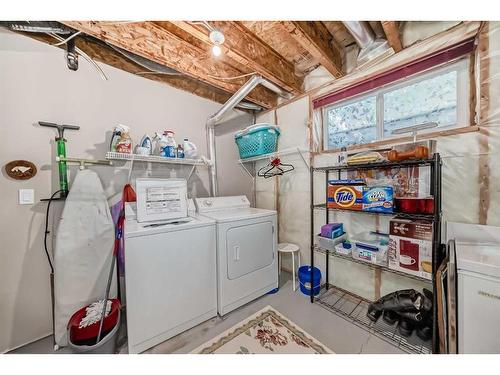 526 Carriage Lane Drive, Carstairs, AB - Indoor Photo Showing Laundry Room