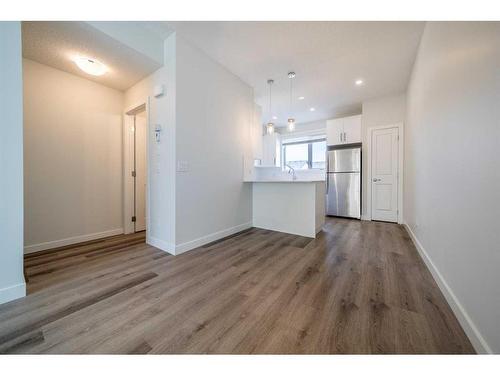 508-16 Evanscrest Park Nw, Calgary, AB - Indoor Photo Showing Kitchen