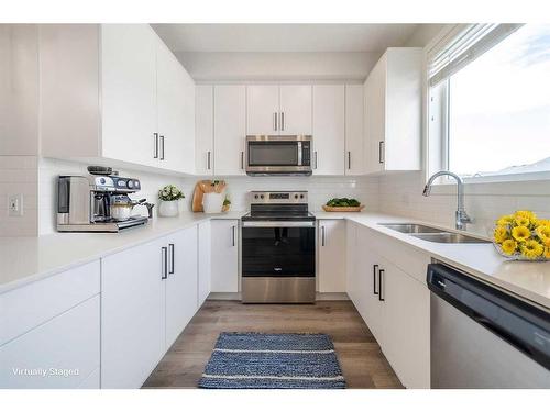 508-16 Evanscrest Park Nw, Calgary, AB - Indoor Photo Showing Kitchen With Double Sink With Upgraded Kitchen