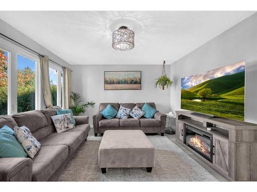 23 Abergale Place Ne, Calgary, AB - Indoor Photo Showing Living Room