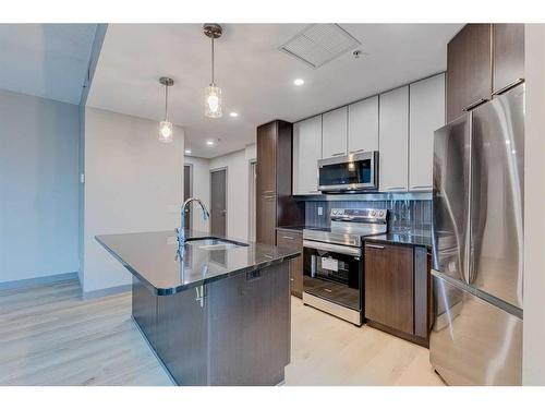 1904-220 12 Avenue Se, Calgary, AB - Indoor Photo Showing Kitchen With Upgraded Kitchen