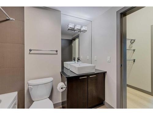 1904-220 12 Avenue Se, Calgary, AB - Indoor Photo Showing Bathroom