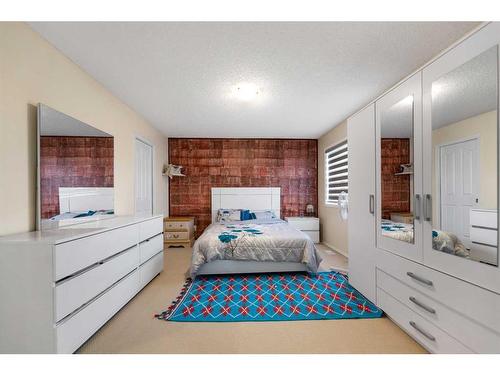 51 Saddlecrest Gardens Ne, Calgary, AB - Indoor Photo Showing Bedroom