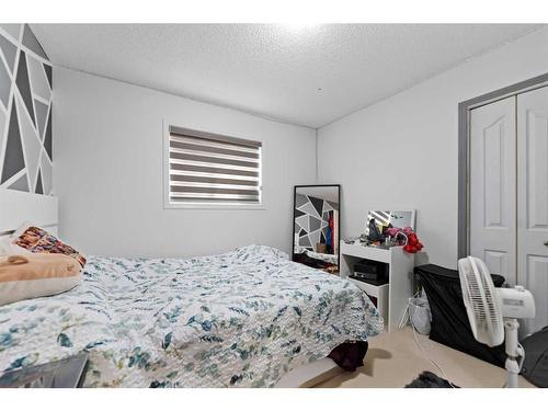 51 Saddlecrest Gardens Ne, Calgary, AB - Indoor Photo Showing Bedroom