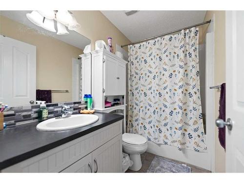 51 Saddlecrest Gardens Ne, Calgary, AB - Indoor Photo Showing Bathroom