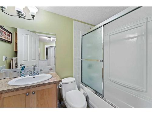 51 Saddlecrest Gardens Ne, Calgary, AB - Indoor Photo Showing Bathroom