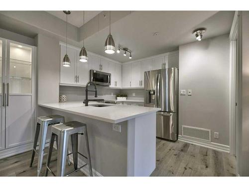 606-836 15 Avenue Sw, Calgary, AB - Indoor Photo Showing Kitchen With Stainless Steel Kitchen With Upgraded Kitchen