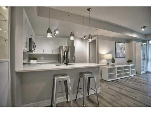 606-836 15 Avenue Sw, Calgary, AB - Indoor Photo Showing Kitchen With Upgraded Kitchen