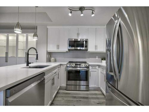 606-836 15 Avenue Sw, Calgary, AB - Indoor Photo Showing Kitchen With Stainless Steel Kitchen With Upgraded Kitchen