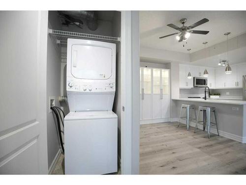 606-836 15 Avenue Sw, Calgary, AB - Indoor Photo Showing Laundry Room