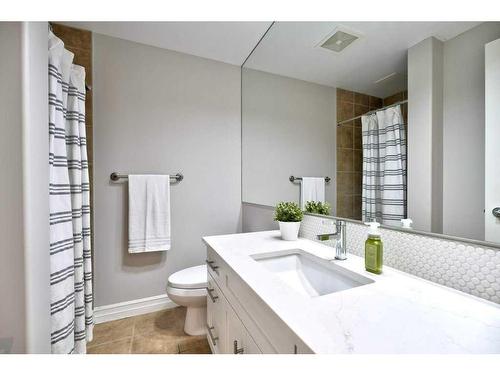 606-836 15 Avenue Sw, Calgary, AB - Indoor Photo Showing Bathroom