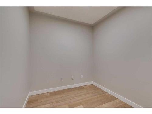 315-2233 34 Avenue Sw, Calgary, AB - Indoor Photo Showing Other Room