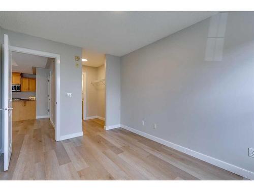 315-2233 34 Avenue Sw, Calgary, AB - Indoor Photo Showing Other Room