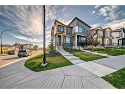 72 Edith Gate NW Calgary, AB T3R 1Z2