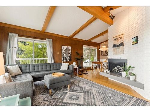 80 Cromwell Avenue Nw, Calgary, AB - Indoor Photo Showing Living Room With Fireplace