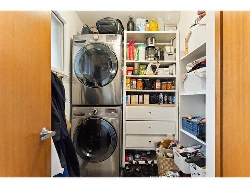 80 Cromwell Avenue Nw, Calgary, AB - Indoor Photo Showing Laundry Room