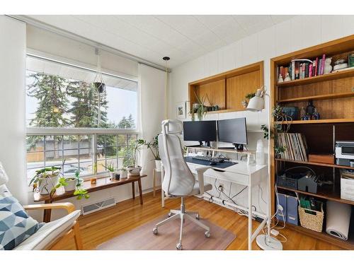 80 Cromwell Avenue Nw, Calgary, AB - Indoor Photo Showing Office