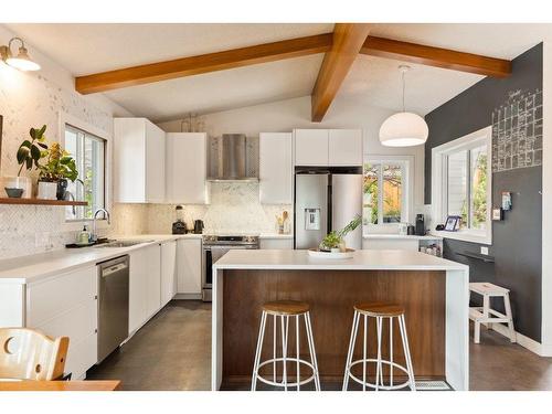 80 Cromwell Avenue Nw, Calgary, AB - Indoor Photo Showing Kitchen With Stainless Steel Kitchen With Upgraded Kitchen