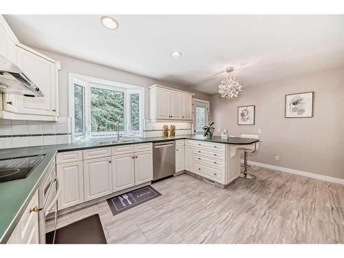 9616 Palisan Place Sw, Calgary, AB - Indoor Photo Showing Kitchen