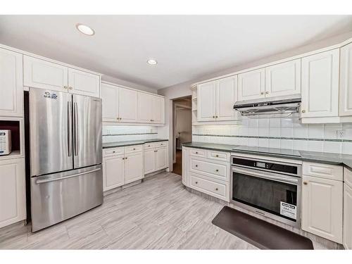 9616 Palisan Place Sw, Calgary, AB - Indoor Photo Showing Kitchen