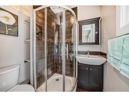 9616 Palisan Place Sw, Calgary, AB - Indoor Photo Showing Bathroom