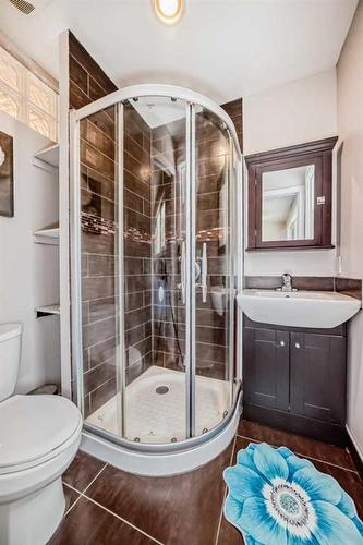 9616 Palisan Place Sw, Calgary, AB - Indoor Photo Showing Bathroom