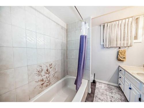 9616 Palisan Place Sw, Calgary, AB - Indoor Photo Showing Bathroom