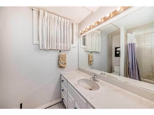 9616 Palisan Place Sw, Calgary, AB - Indoor Photo Showing Bathroom