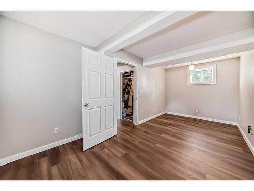 9616 Palisan Place Sw, Calgary, AB - Indoor Photo Showing Other Room